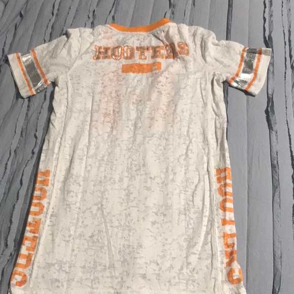 Hooters Shirt - Picture 6 of 7